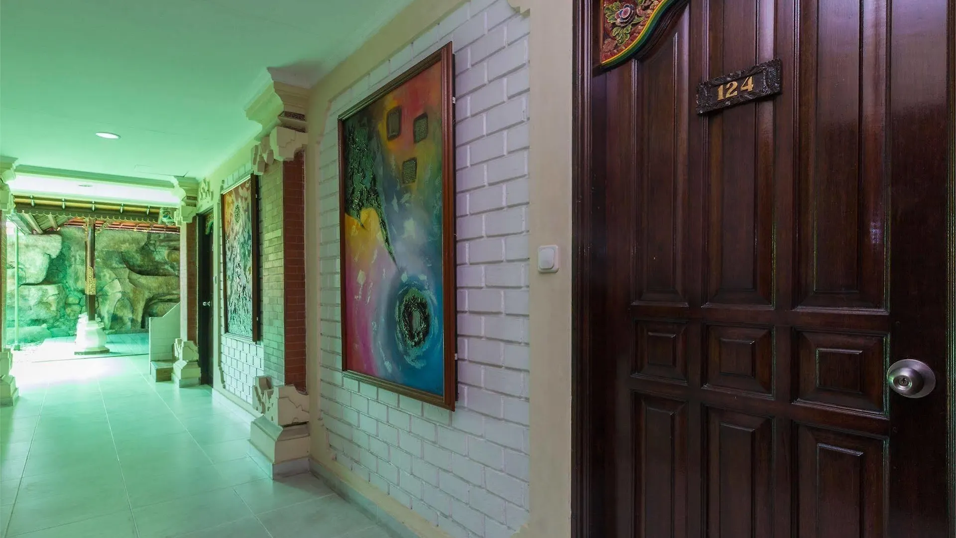 Reddoorz @ Arjuna Double Six سمينياك بيت ضيافة